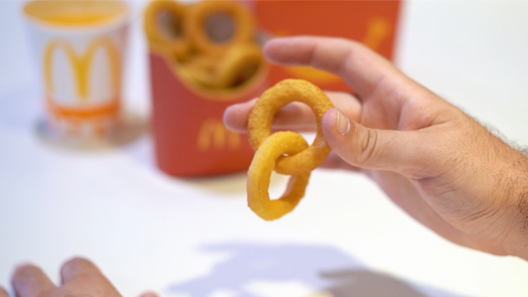 Linking Onion Rings  by Julio Montoro Productions